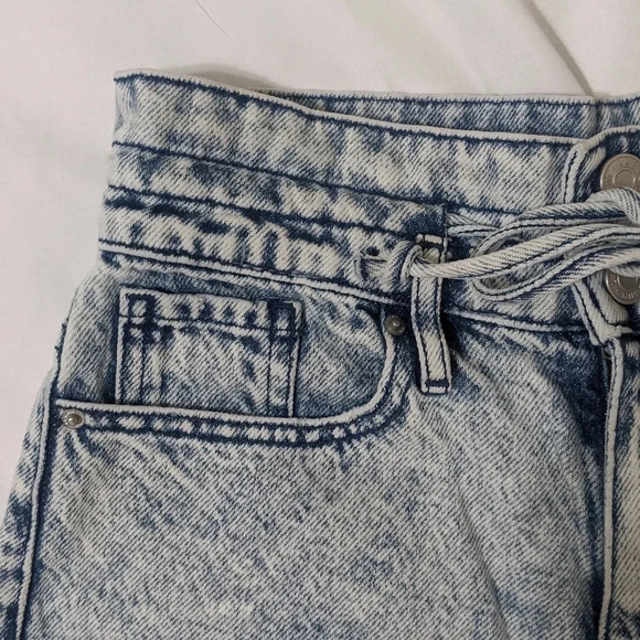Pacsun Drawn Blue Denim Mom Shorts, Color Light Acid Wash Size 25 - Picture 5 of 16